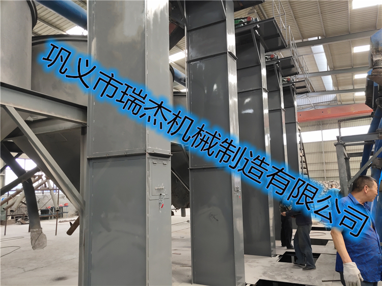 鬥式提升機客戶現場圖